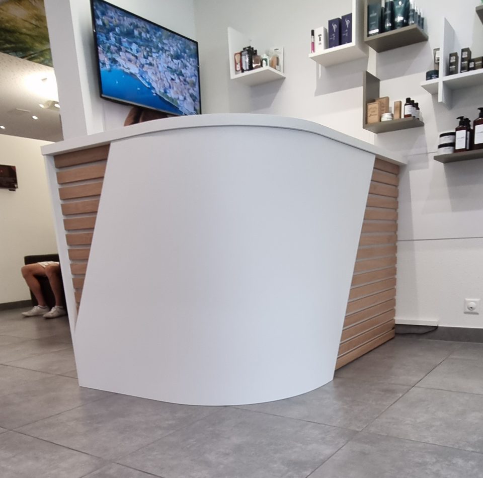 Banque d'un salon de coiffure