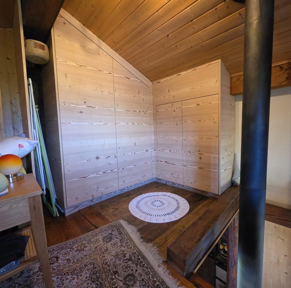 Armoire en pente