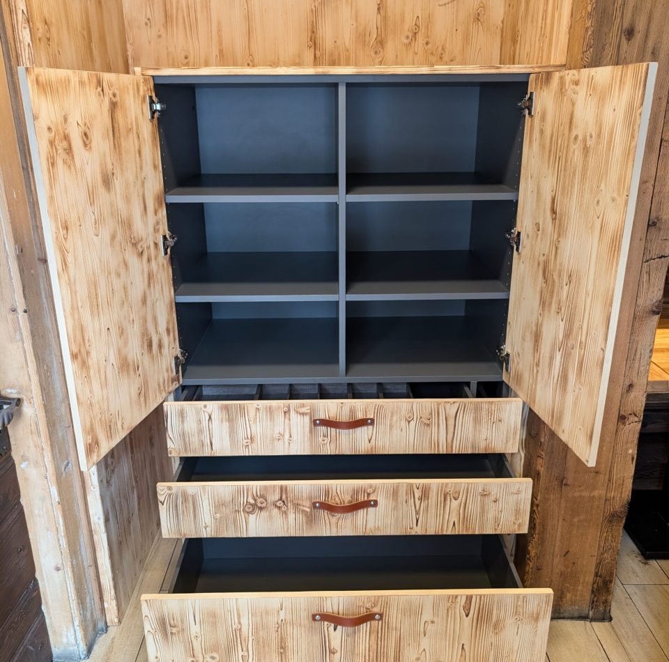 Meuble en 3plis sapin brûlé