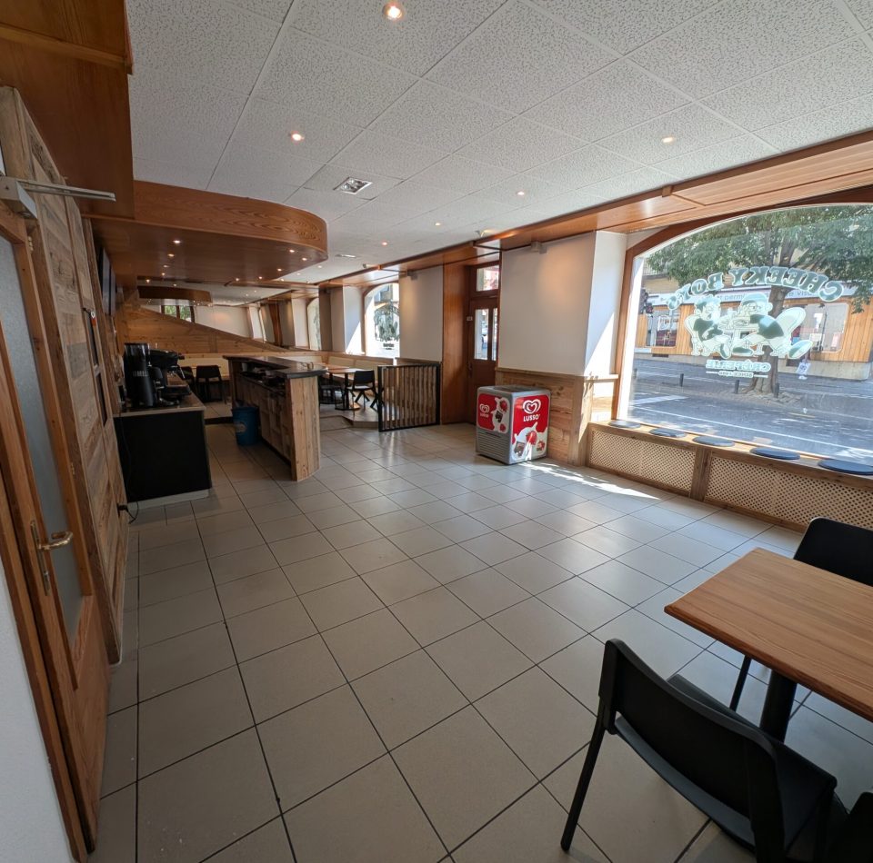 Rénovation de restaurant en vieux bois