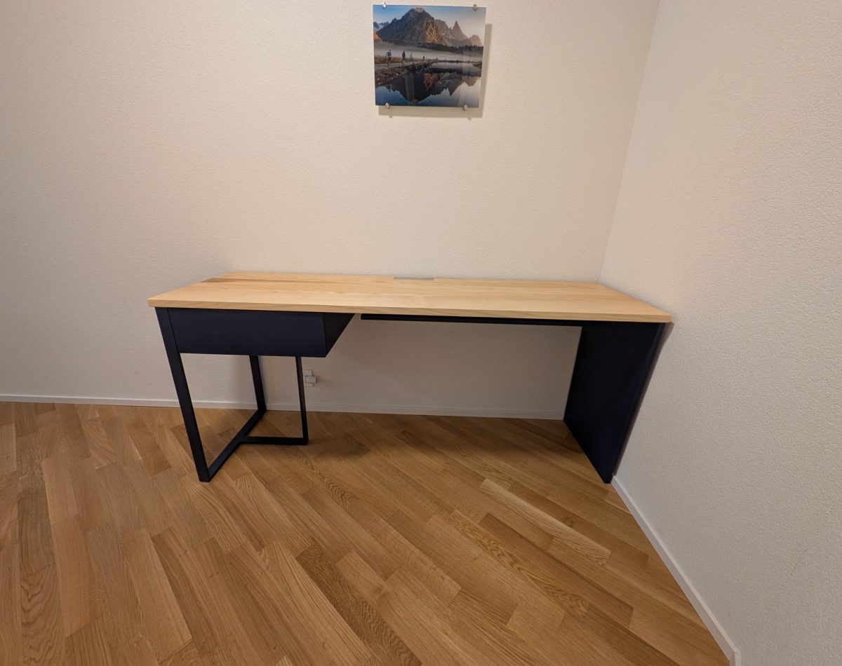 Bureau en stratifié et frêne