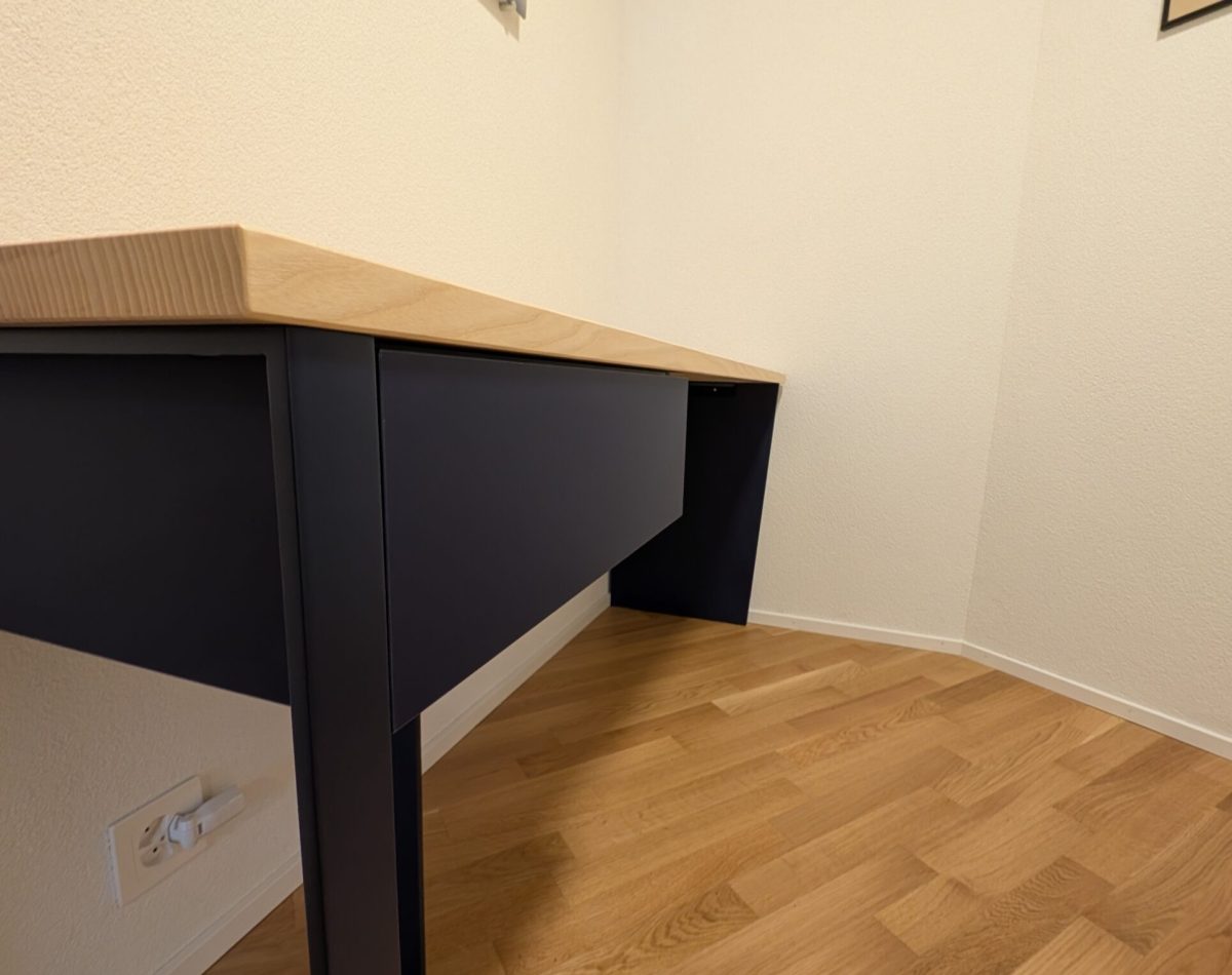 Bureau en stratifié et frêne